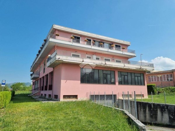 locale commerciale in vendita a Basciano