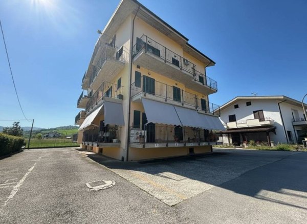 appartamento in vendita a Basciano in zona Zampitto