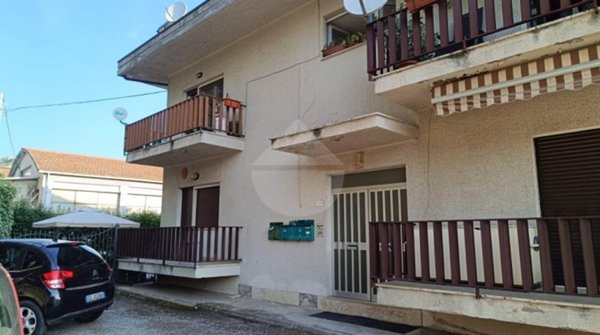 appartamento in vendita a Basciano in zona Zampitto