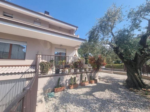 casa indipendente in vendita a Basciano