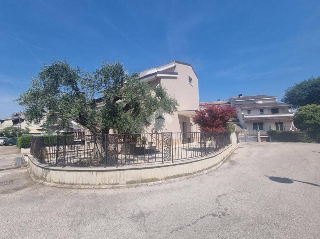 casa indipendente in vendita a Basciano