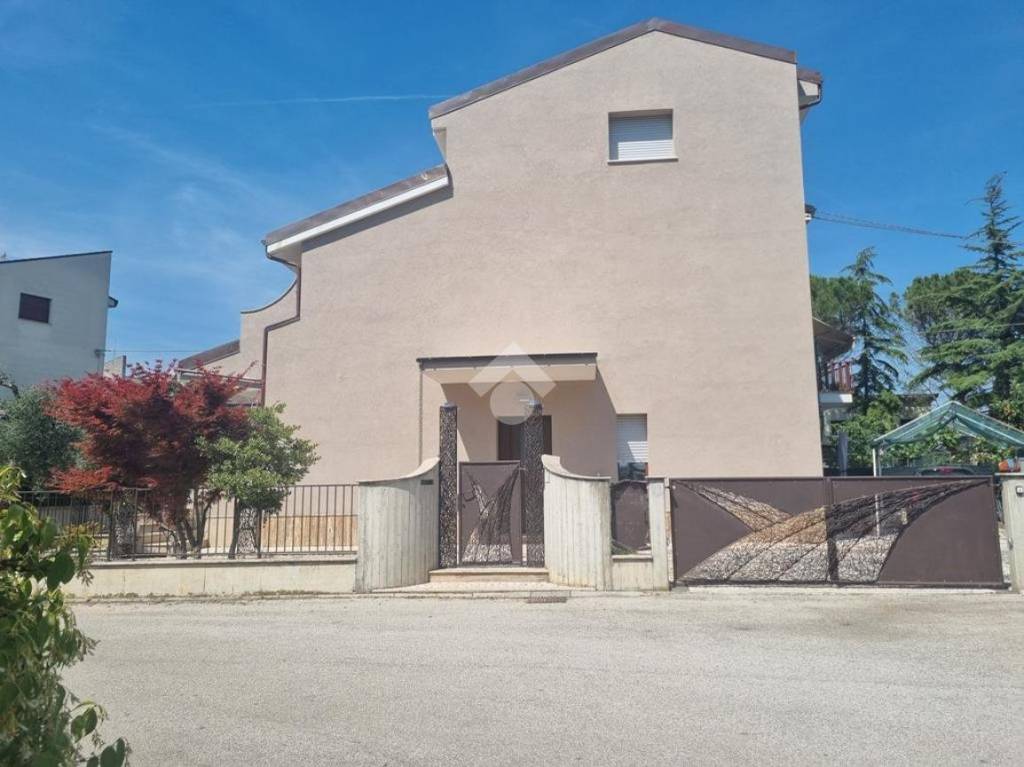 casa indipendente in vendita a Basciano