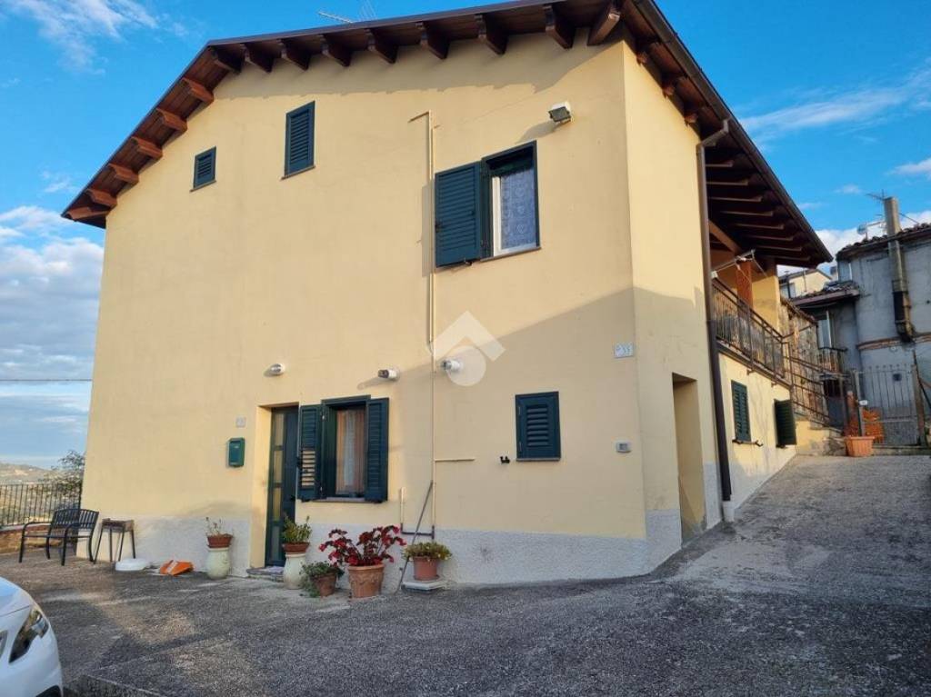 casa indipendente in vendita a Basciano