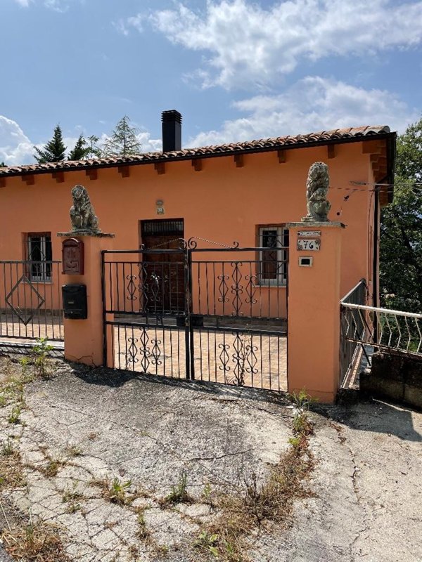 casa indipendente in vendita a Basciano