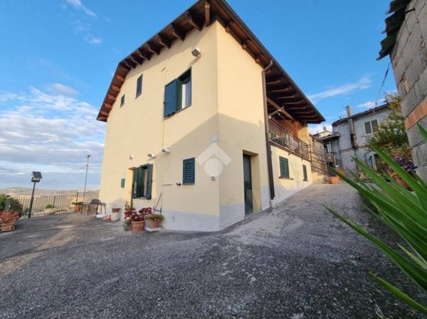 casa indipendente in vendita a Basciano