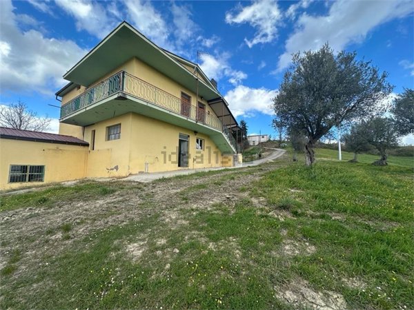 casa indipendente in vendita a Basciano