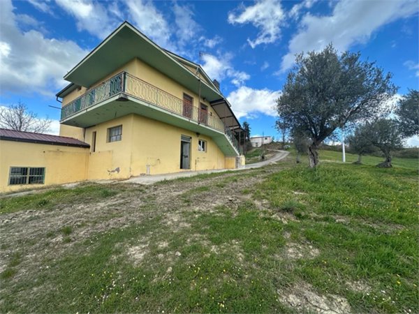 casa indipendente in vendita a Basciano in zona Santa Maria