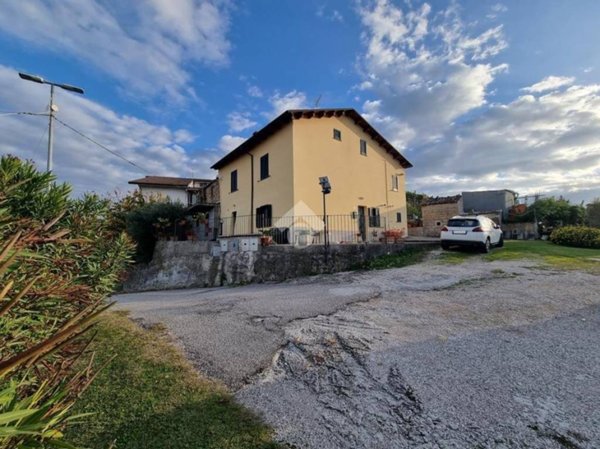 casa indipendente in vendita a Basciano in zona Sant'Agostino