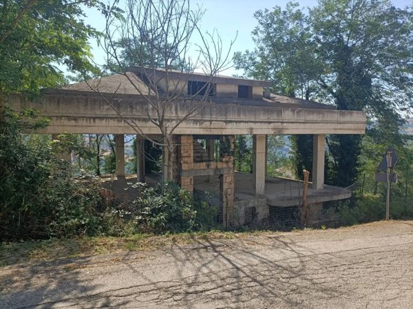 casa indipendente in vendita a Basciano in zona Tomolati
