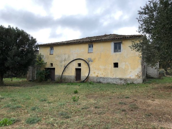 casa indipendente in vendita a Bellante in zona Ripattoni