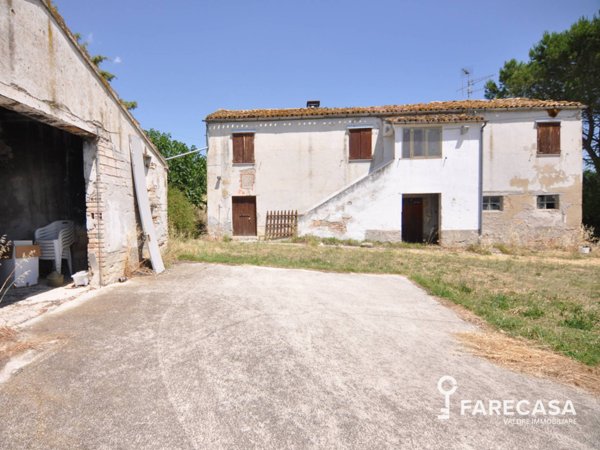 casa indipendente in vendita a Bellante in zona Chiareto