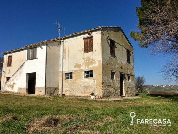 casa indipendente in vendita a Bellante in zona Chiareto