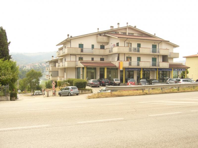 casa indipendente in vendita a Bellante