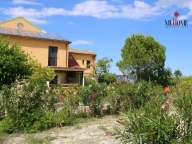 casa indipendente in vendita a Bellante