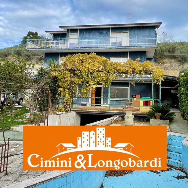 casa indipendente in vendita a Bellante