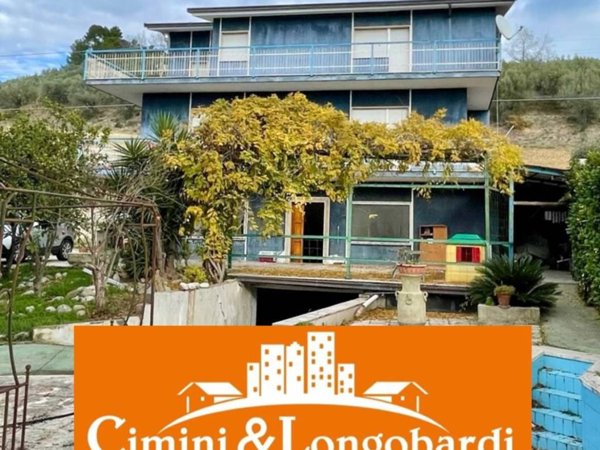 casa indipendente in vendita a Bellante