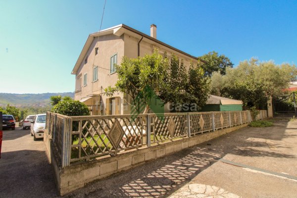 casa indipendente in vendita a Bellante in zona Bellante Stazione