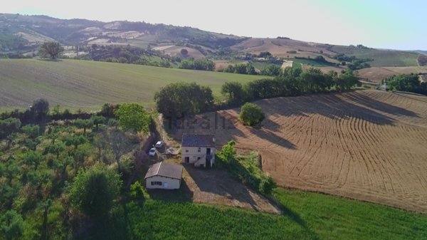 quadrivano in vendita a Bellante