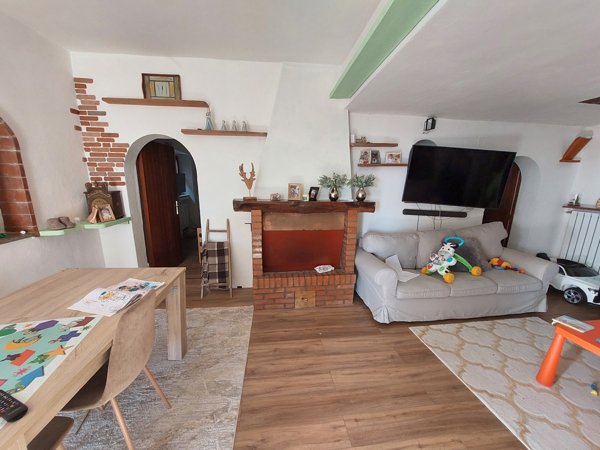 casa indipendente in vendita a Bellante