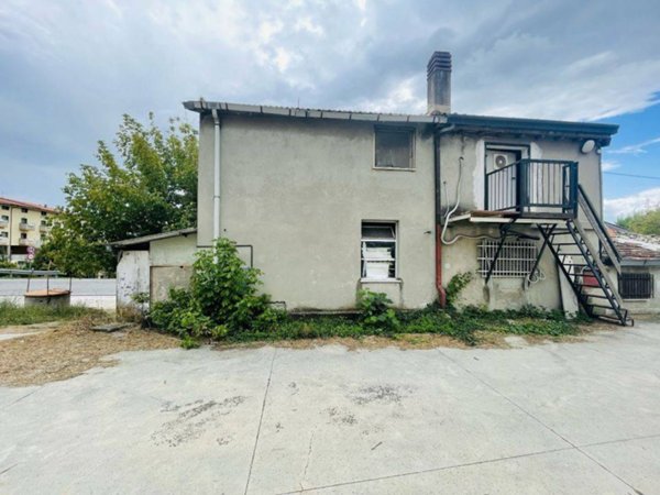 casa indipendente in vendita a Bellante in zona Bellante Stazione