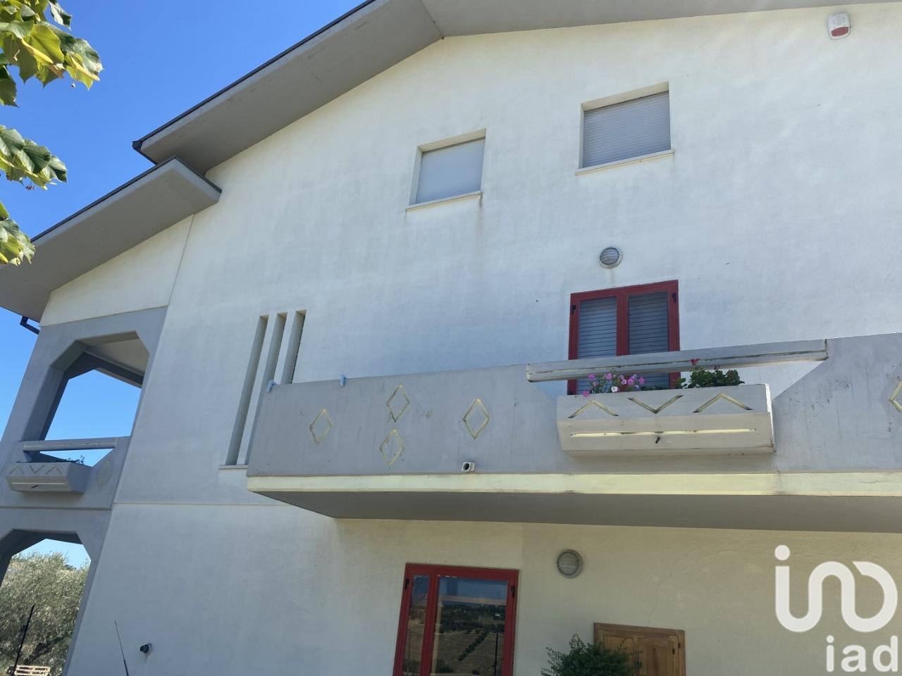 casa indipendente in vendita a Bellante