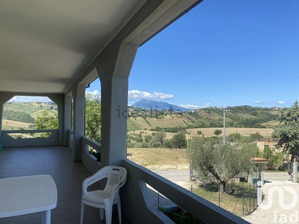 casa indipendente in vendita a Bellante