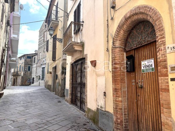 casa indipendente in vendita a Bellante