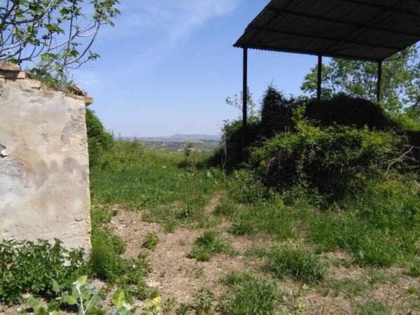 casa indipendente in vendita a Bellante
