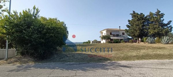 casa indipendente in vendita a Bellante
