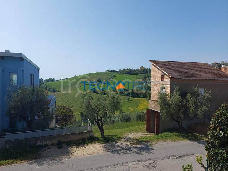 locale commerciale in vendita a Bellante