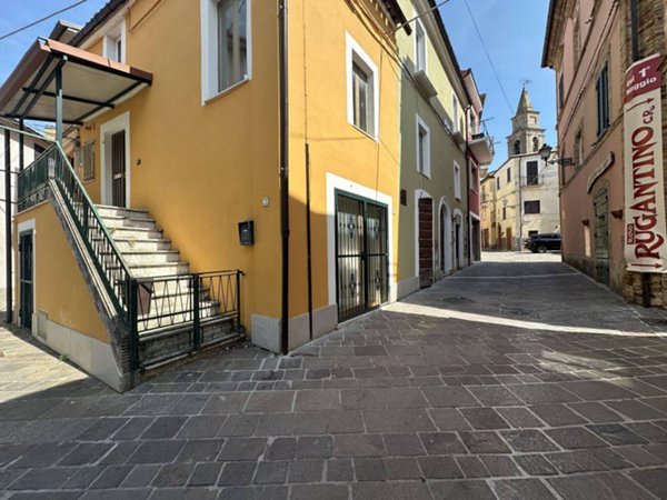 casa indipendente in vendita a Bellante