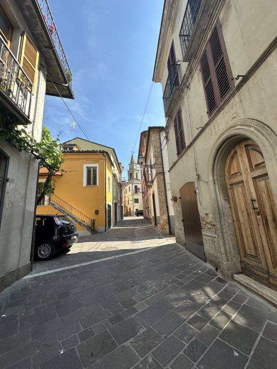 casa indipendente in vendita a Bellante