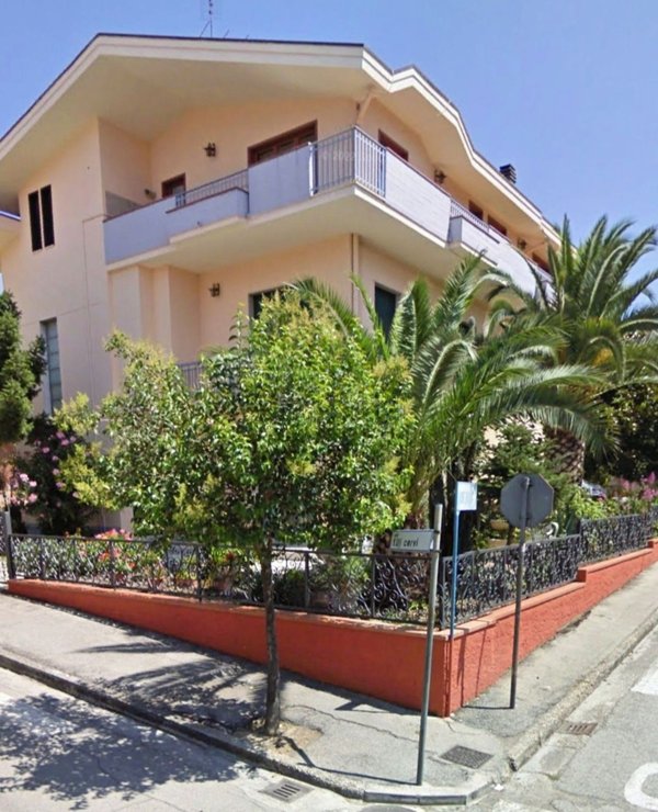 casa indipendente in vendita a Bellante in zona Bellante Stazione