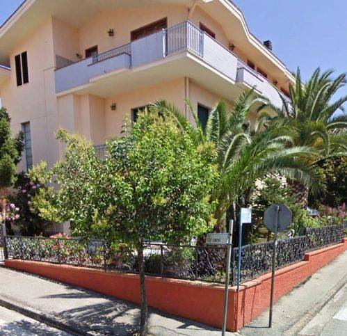 casa indipendente in vendita a Bellante in zona Bellante Stazione