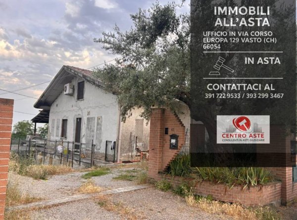casa indipendente in vendita a Bellante