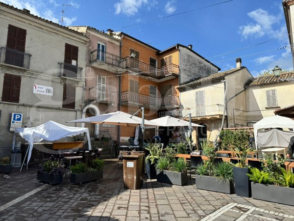 casa indipendente in vendita a Bellante