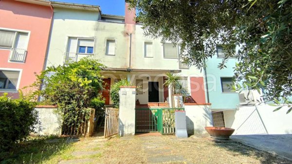 casa indipendente in vendita a Bellante