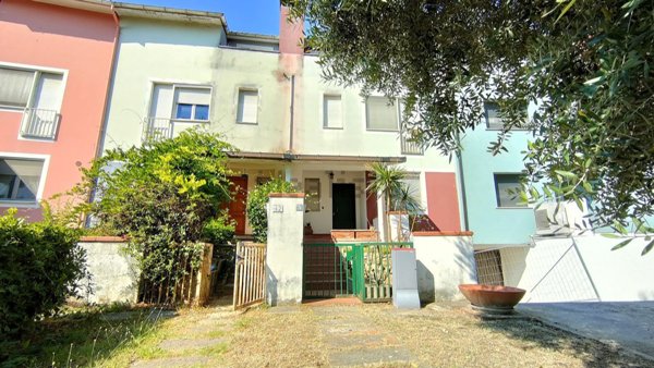 casa indipendente in vendita a Bellante