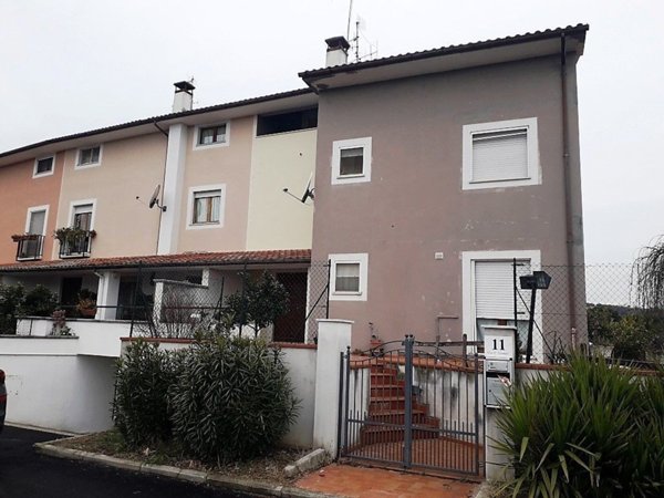 casa indipendente in vendita a Bellante in zona Bellante Stazione