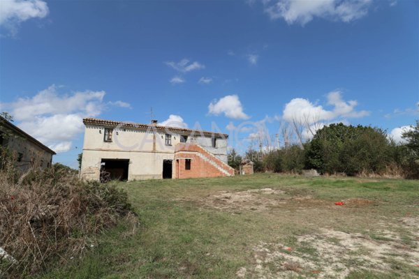 casa indipendente in vendita a Bellante