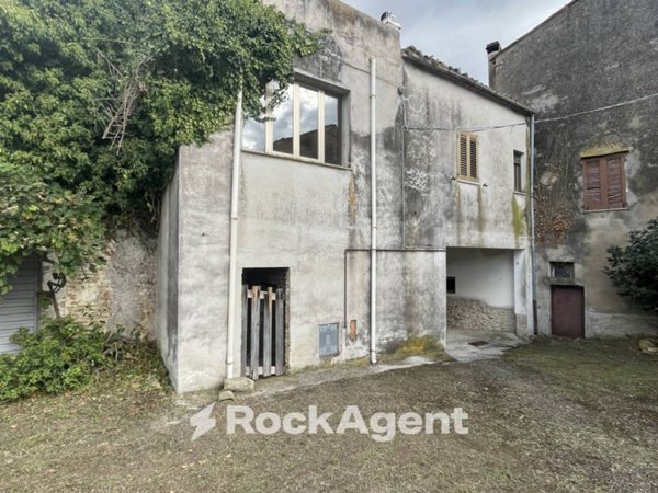 casa indipendente in vendita a Bellante