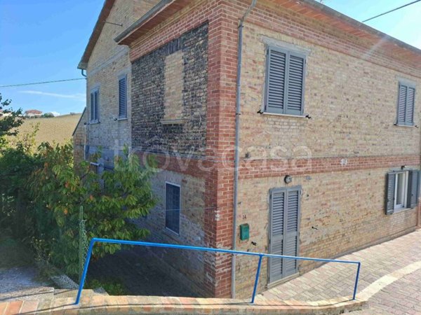 appartamento in vendita a Bellante in zona Collerenti