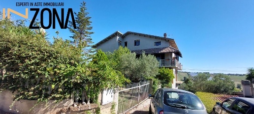 casa indipendente in vendita a Bellante in zona Villa Ardente