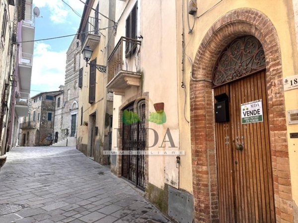 casa indipendente in vendita a Bellante