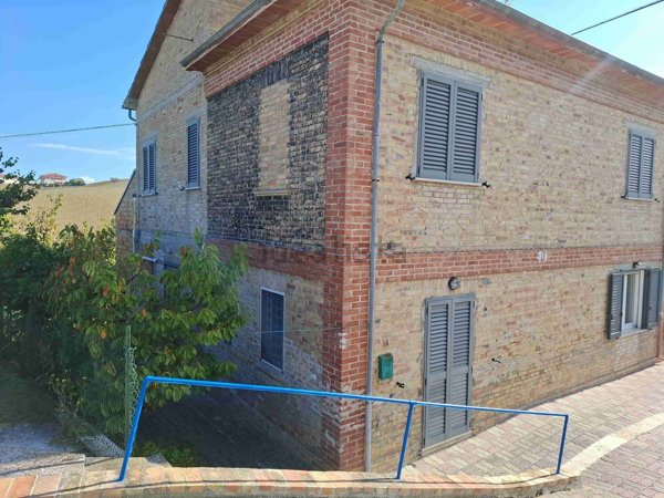 appartamento in vendita a Bellante in zona Collerenti