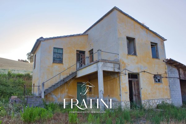 casa indipendente in vendita a Bellante