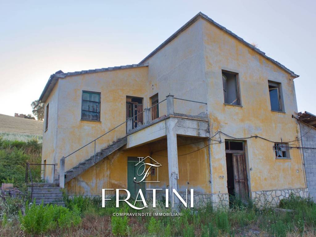 casa indipendente in vendita a Bellante