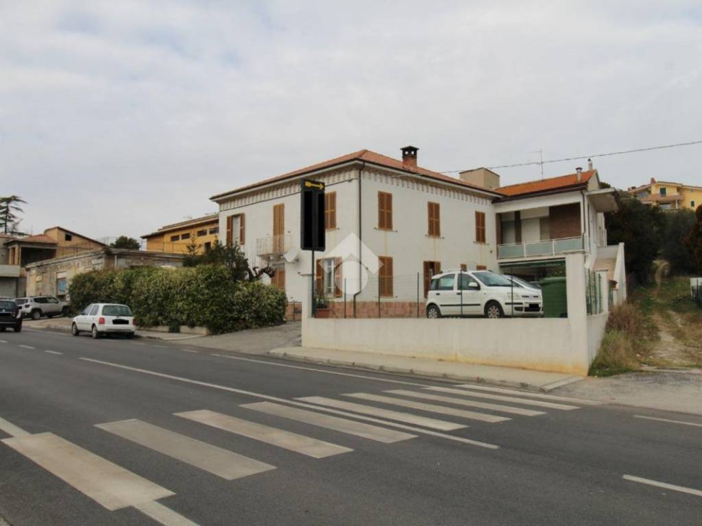 appartamento in vendita a Bellante in zona Bellante Stazione