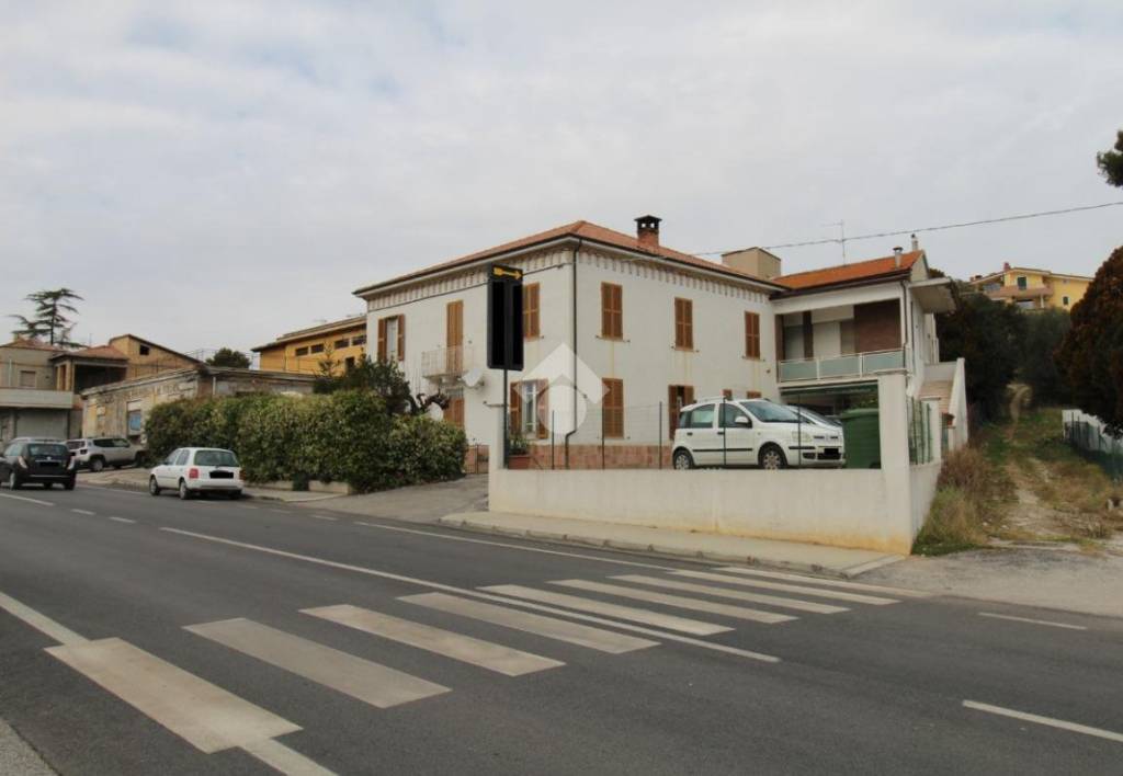 appartamento in vendita a Bellante in zona Bellante Stazione