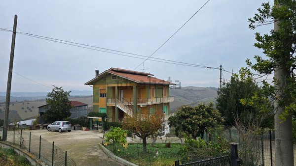 casa indipendente in vendita a Bellante in zona Collerenti